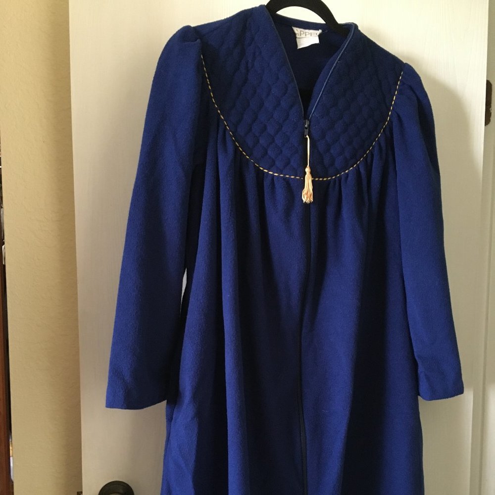 Appel blue fleece bath rob, nightgown. Size Small.